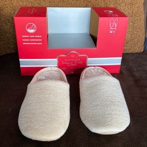 Macy’s Charter Club memory foam slippers, size M 7-8, cream/tan